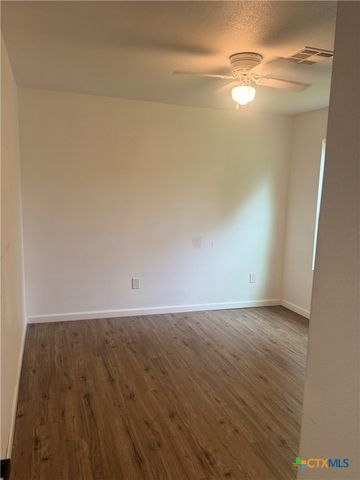 504 S 6th Street, Gatesville, TX 76528