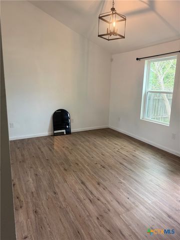 504 S 6th Street, Gatesville, TX 76528