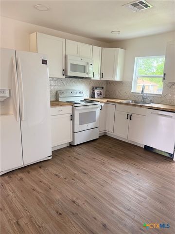 504 S 6th Street, Gatesville, TX 76528