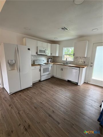 504 S 6th Street, Gatesville, TX 76528