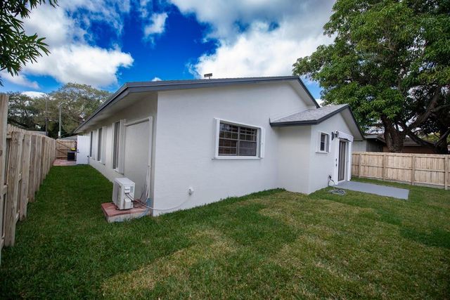 110 NW 6th Ave, Dania Beach, FL 33004