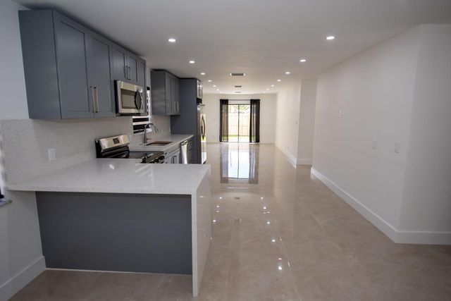 110 NW 6th Ave, Dania Beach, FL 33004