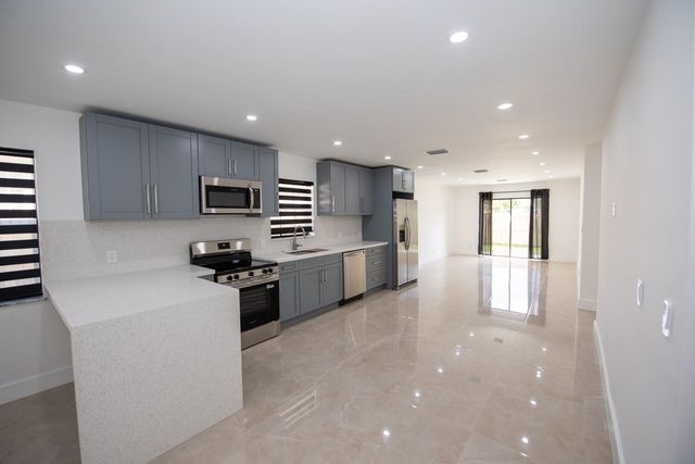 110 NW 6th Ave, Dania Beach, FL 33004