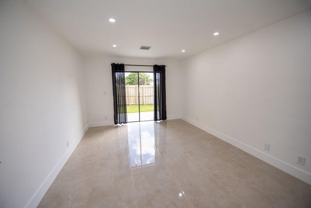 110 NW 6th Ave, Dania Beach, FL 33004