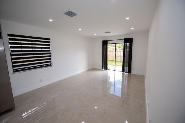 110 NW 6th Ave, Dania Beach, FL 33004