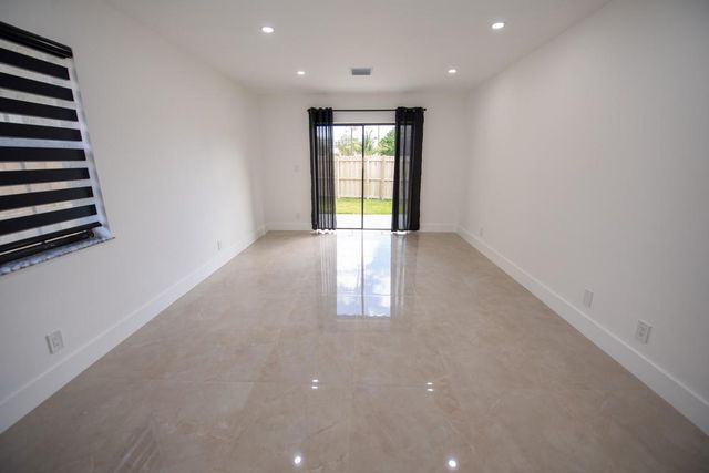 110 NW 6th Ave, Dania Beach, FL 33004