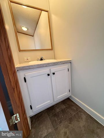 12 VINTAGE LN, Honey Brook, PA 19344