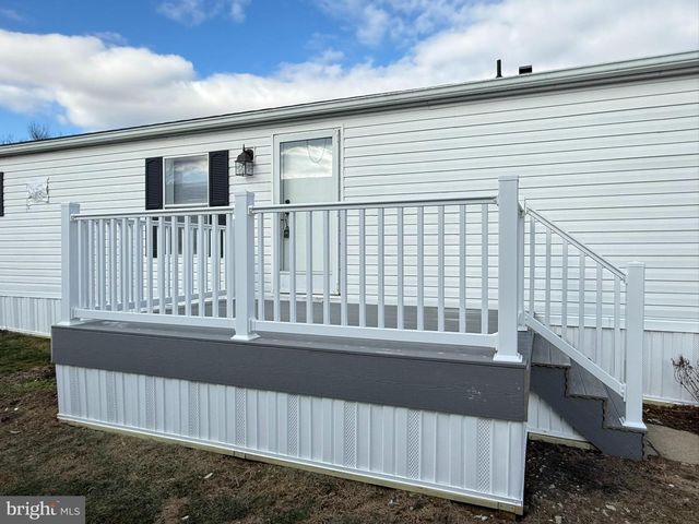 12 VINTAGE LN, Honey Brook, PA 19344