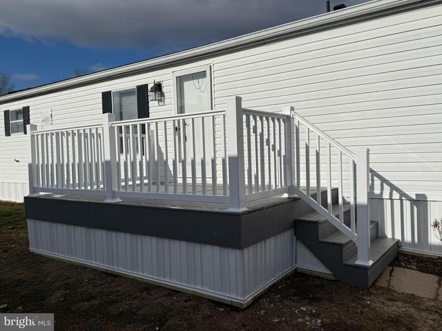 12 VINTAGE LN, Honey Brook, PA 19344