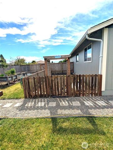 17930 Iris Place SW, Rochester, WA 98579