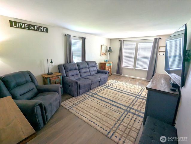17930 Iris Place SW, Rochester, WA 98579