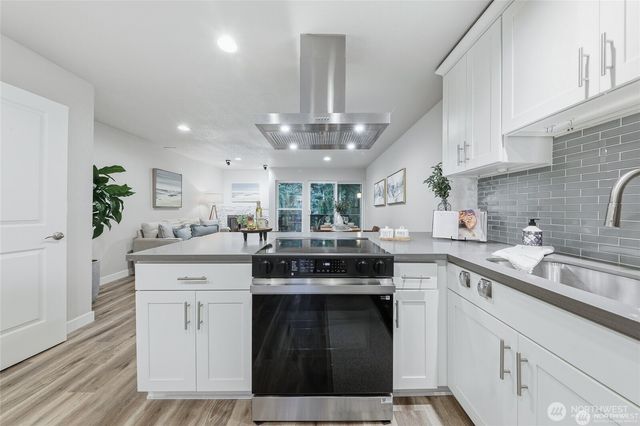 1940 N Northgate Way, Seattle, WA 98133