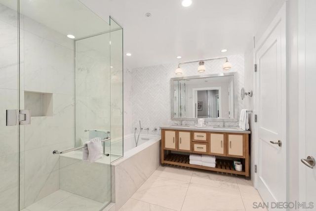 1500 Orange Ave 7, Coronado, CA 92118