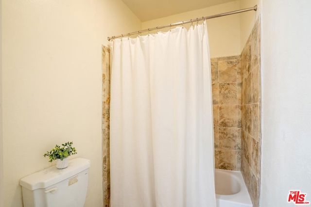 533 S St Andrews Place 220, Los Angeles, CA 90020