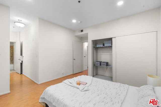 533 S St Andrews Place 220, Los Angeles, CA 90020