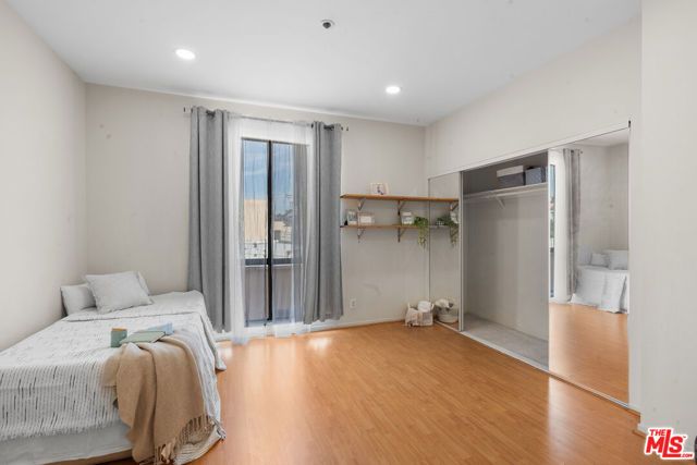 533 S St Andrews Place 220, Los Angeles, CA 90020