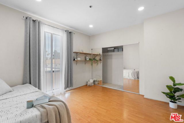 533 S St Andrews Place 220, Los Angeles, CA 90020