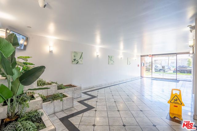 533 S St Andrews Place 220, Los Angeles, CA 90020