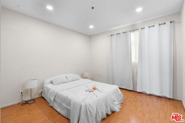 533 S St Andrews Place 220, Los Angeles, CA 90020