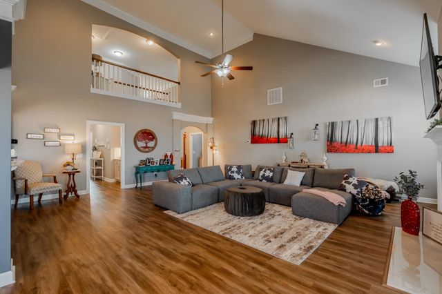 609 Crossmont Way, Simpsonville, SC 29681