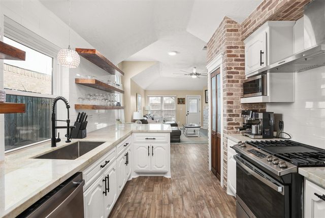 11401 30th Avenue N, Texas City, TX 77591