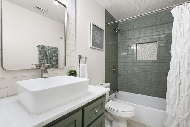 11401 30th Avenue N, Texas City, TX 77591