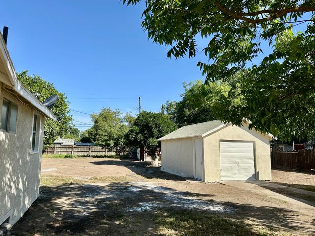809 Washington Avenue, Madera, CA 93638