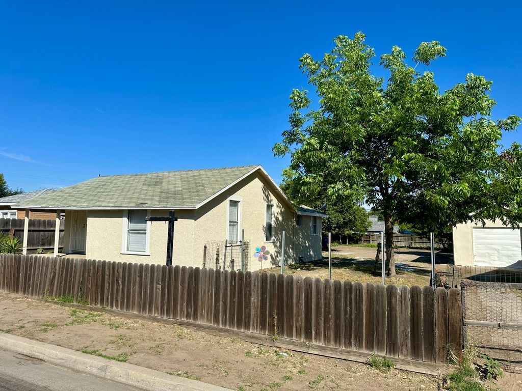 809 Washington Avenue, Madera, CA 93638