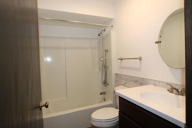 267 Robins Run, Burlington, WI 53105