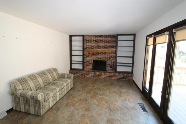 267 Robins Run, Burlington, WI 53105