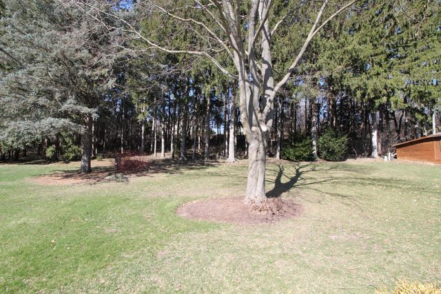 267 Robins Run, Burlington, WI 53105