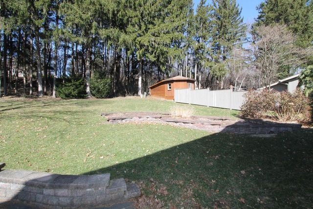 267 Robins Run, Burlington, WI 53105