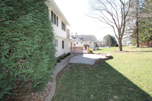 267 Robins Run, Burlington, WI 53105