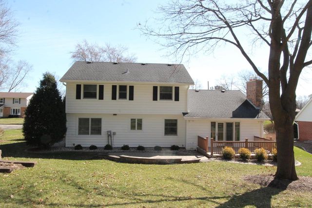 267 Robins Run, Burlington, WI 53105