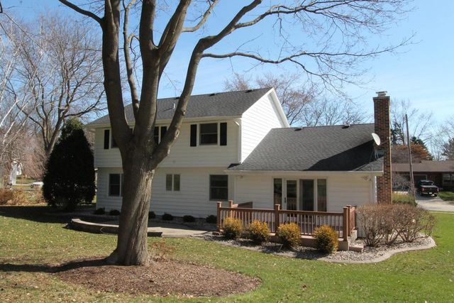 267 Robins Run, Burlington, WI 53105