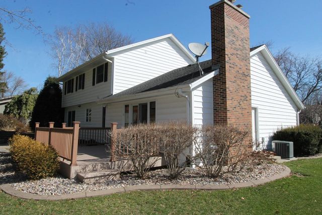 267 Robins Run, Burlington, WI 53105