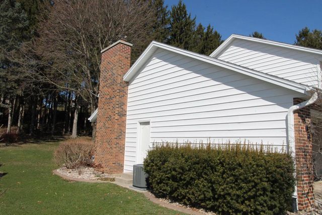 267 Robins Run, Burlington, WI 53105