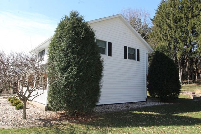 267 Robins Run, Burlington, WI 53105