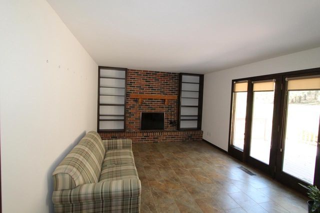 267 Robins Run, Burlington, WI 53105