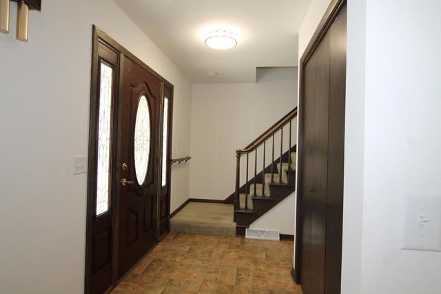 267 Robins Run, Burlington, WI 53105