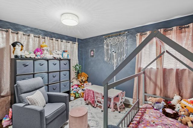 1414 N Sauk Lane, Mount Prospect, IL 60056