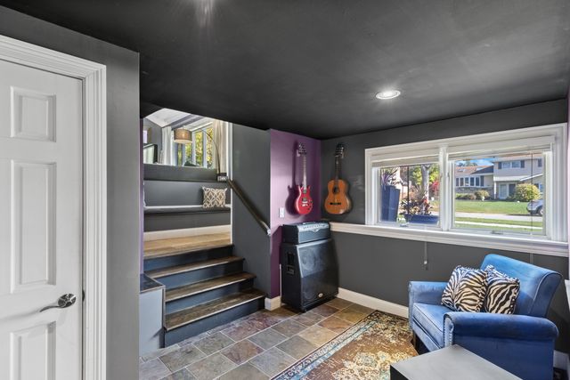 1414 N Sauk Lane, Mount Prospect, IL 60056