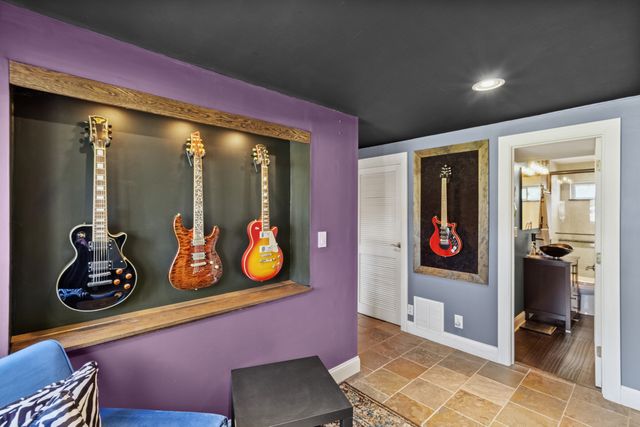 1414 N Sauk Lane, Mount Prospect, IL 60056