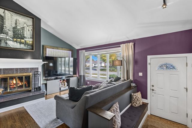 1414 N Sauk Lane, Mount Prospect, IL 60056