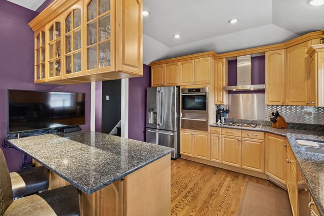 1414 N Sauk Lane, Mount Prospect, IL 60056