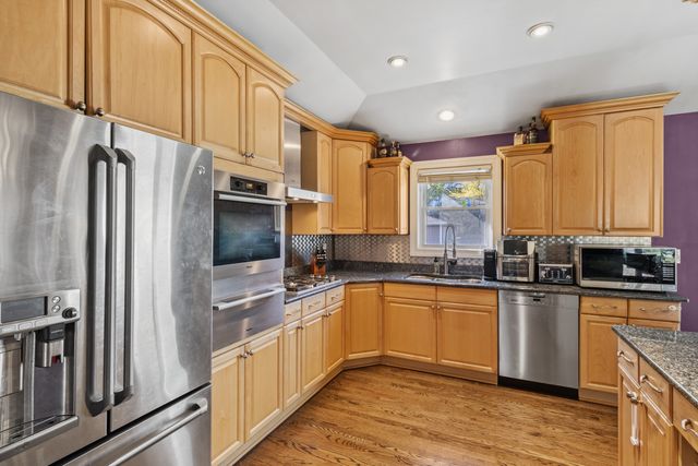 1414 N Sauk Lane, Mount Prospect, IL 60056