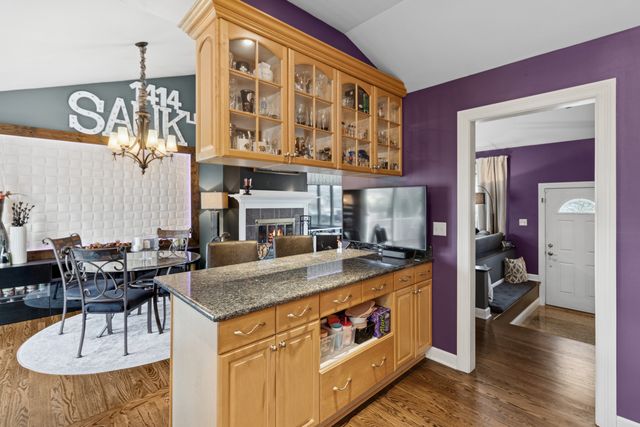 1414 N Sauk Lane, Mount Prospect, IL 60056