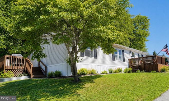54 CHEROKEE DR, Windsor, PA 17366