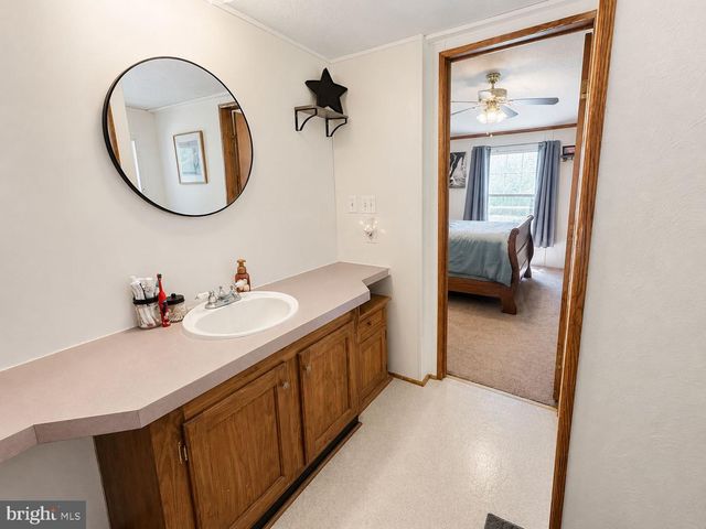 54 CHEROKEE DR, Windsor, PA 17366