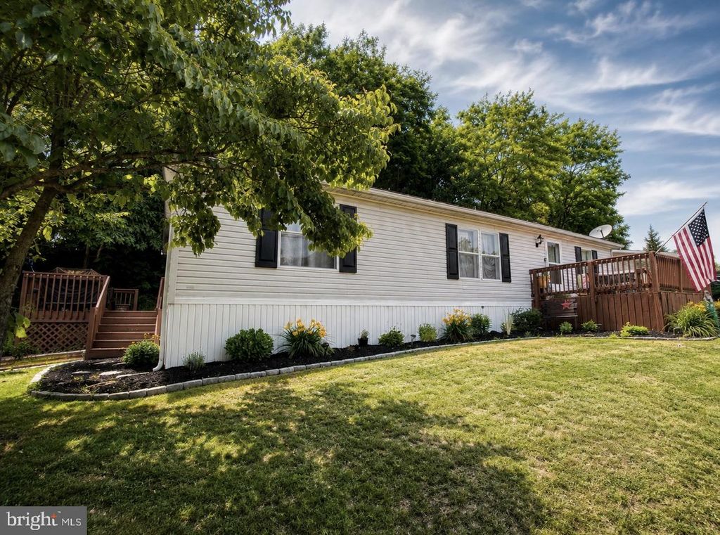 54 CHEROKEE DR, Windsor, PA 17366